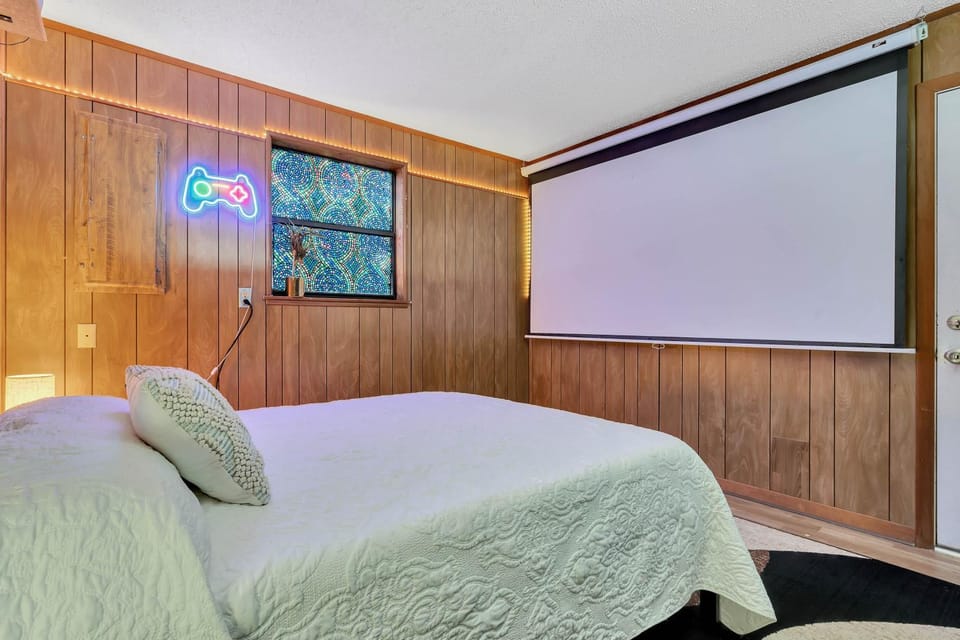 Uhost AI - Get Cozy & Relax! 4BR, 2BA, Hot Tub House in Florida