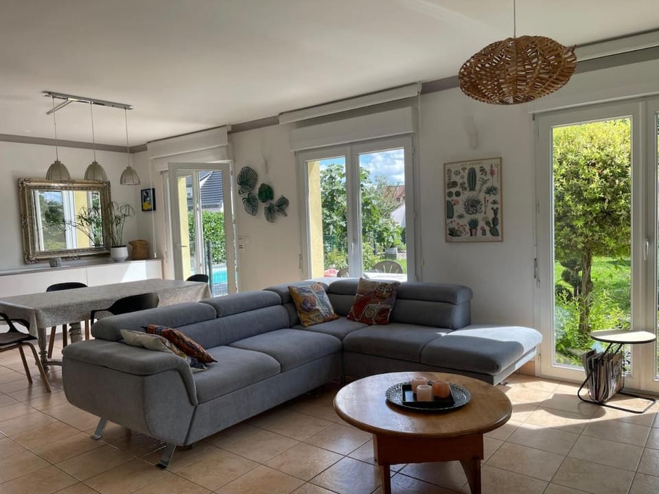 Living room, Dining area