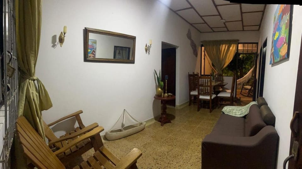 Habitación con baño privado y aíre acondicionado frente al mar Vacation rental in Santiago de Tolú