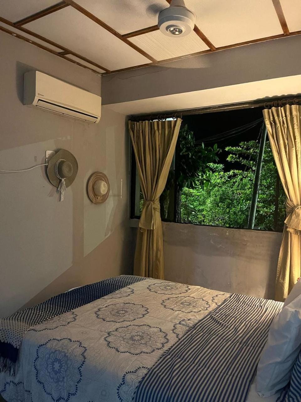Habitación con baño privado y aíre acondicionado frente al mar Vacation rental in Santiago de Tolú