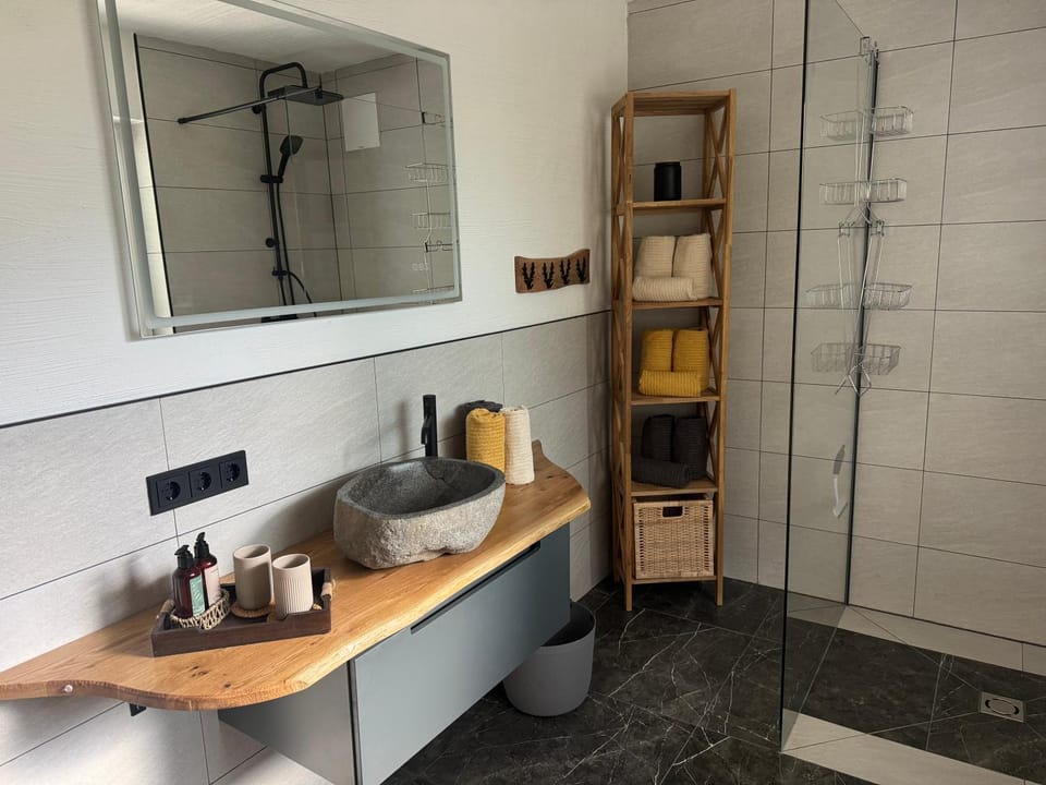 Shower, Bathroom, towels