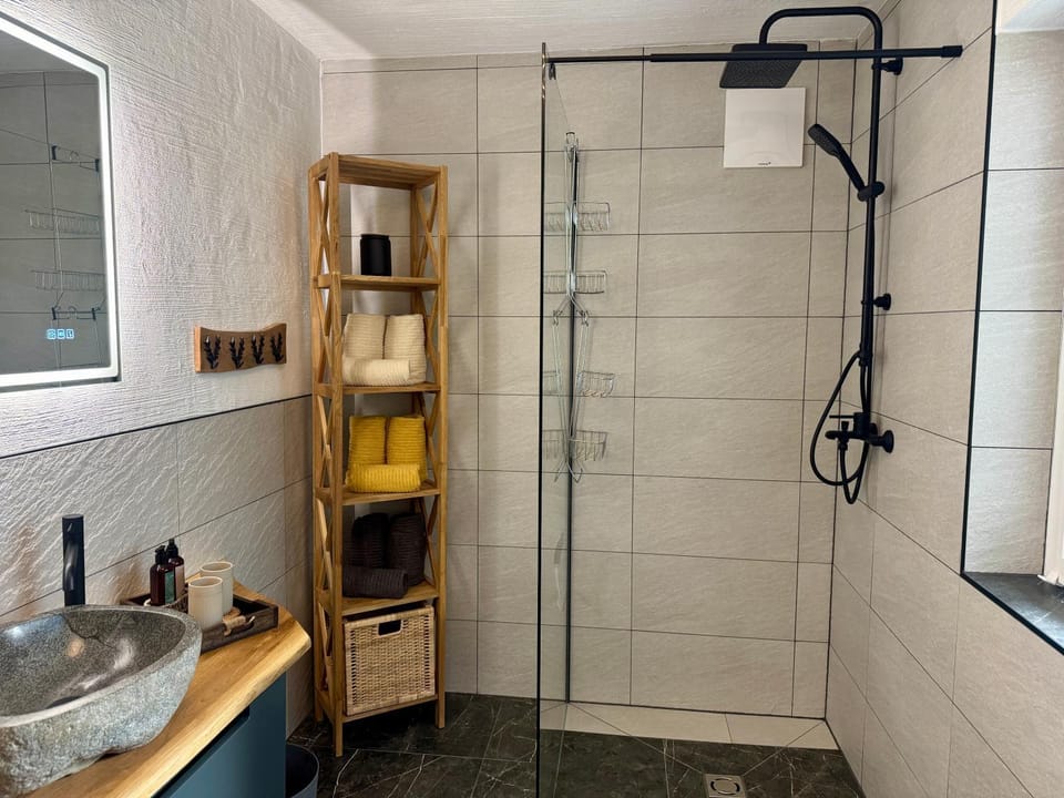 Shower, Bathroom, towels
