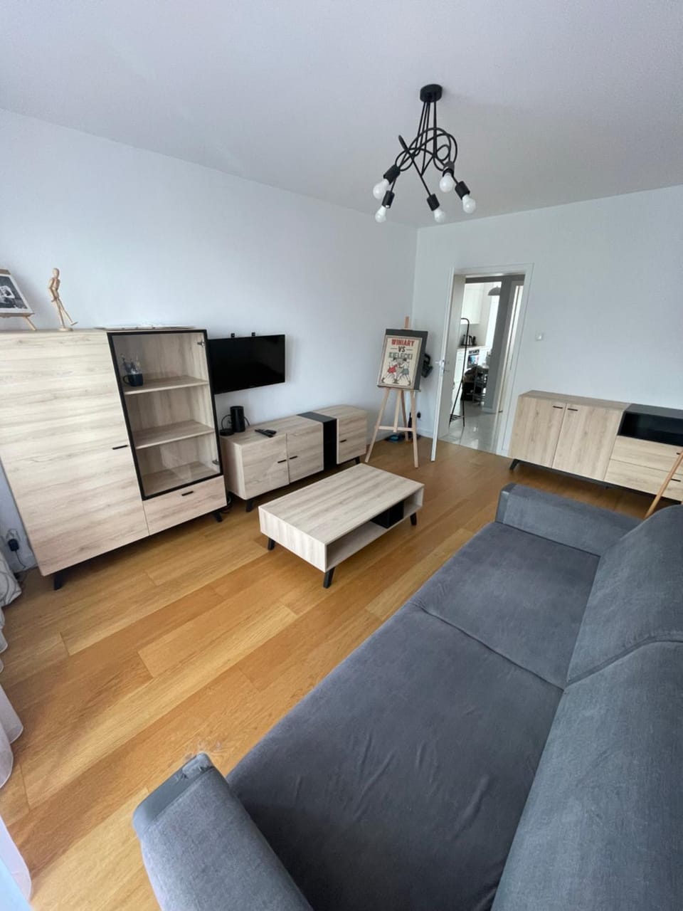 Bed, Living room, Photo of the whole room