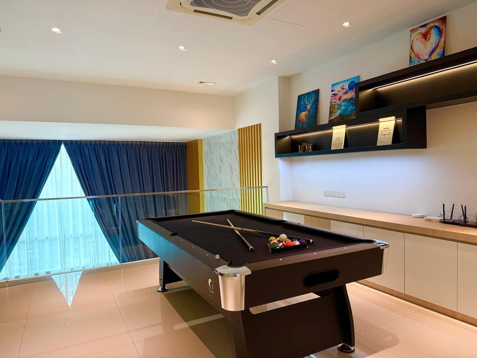 Billiard, Game Room