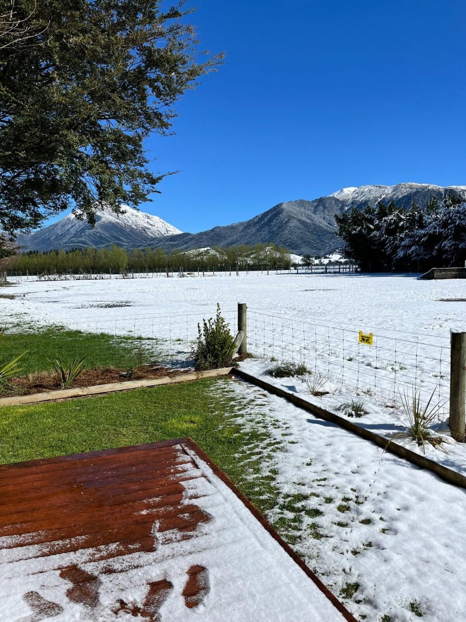 Nearby landmark, Day, Natural landscape, Winter, Mountain view