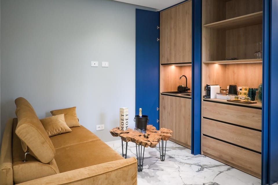 Coffee/tea facilities, Living room, Seating area