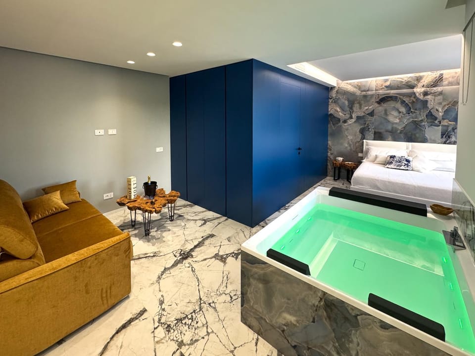 Hot Tub, Living room, Photo of the whole room
