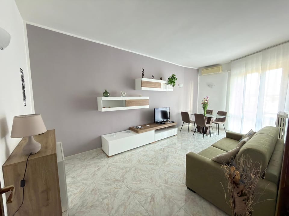 Communal lounge/ TV room, TV and multimedia
