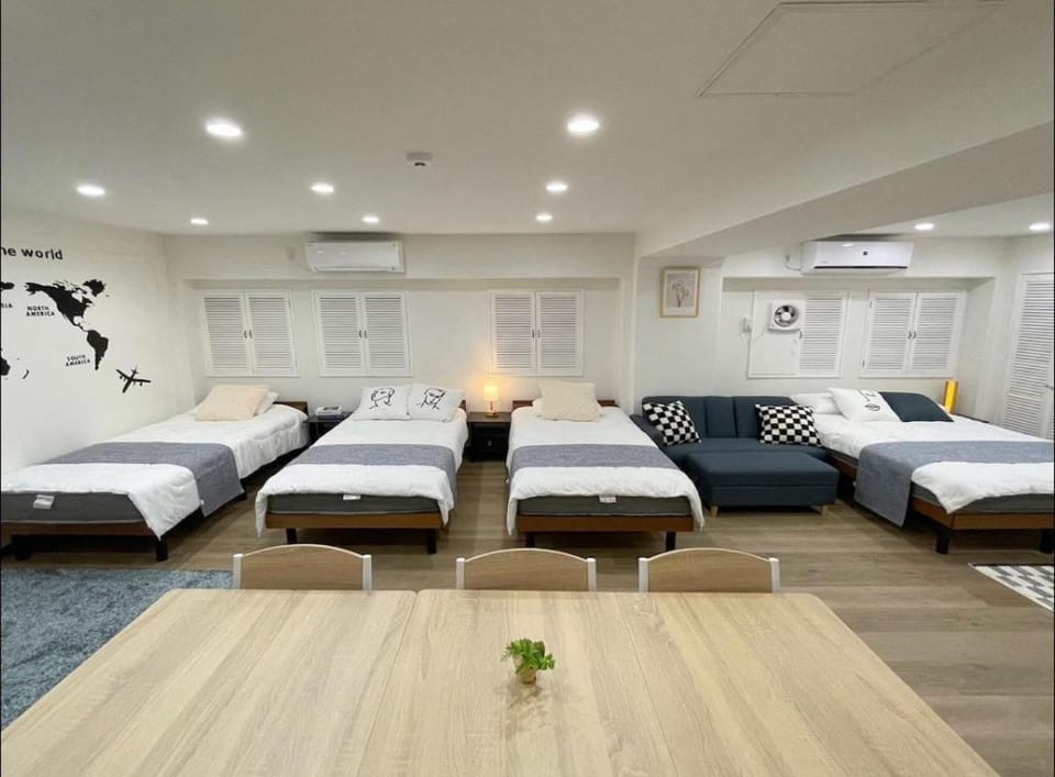 Bed, Living room, Bedroom, towels