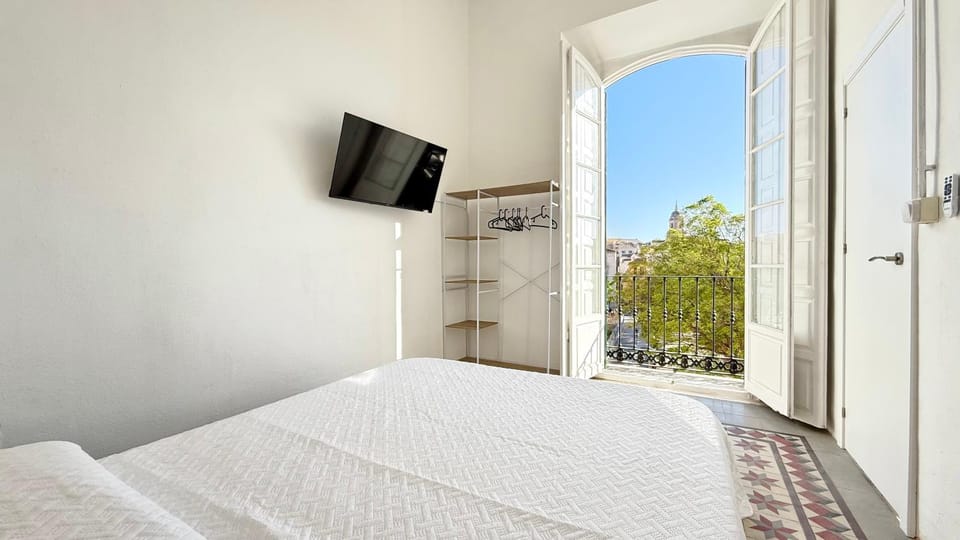 Bed, TV and multimedia, Balcony/Terrace, Bedroom