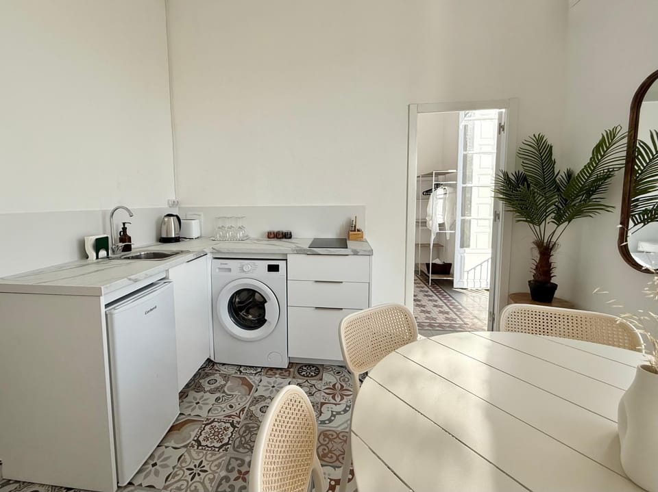 Kitchen or kitchenette, washing machine