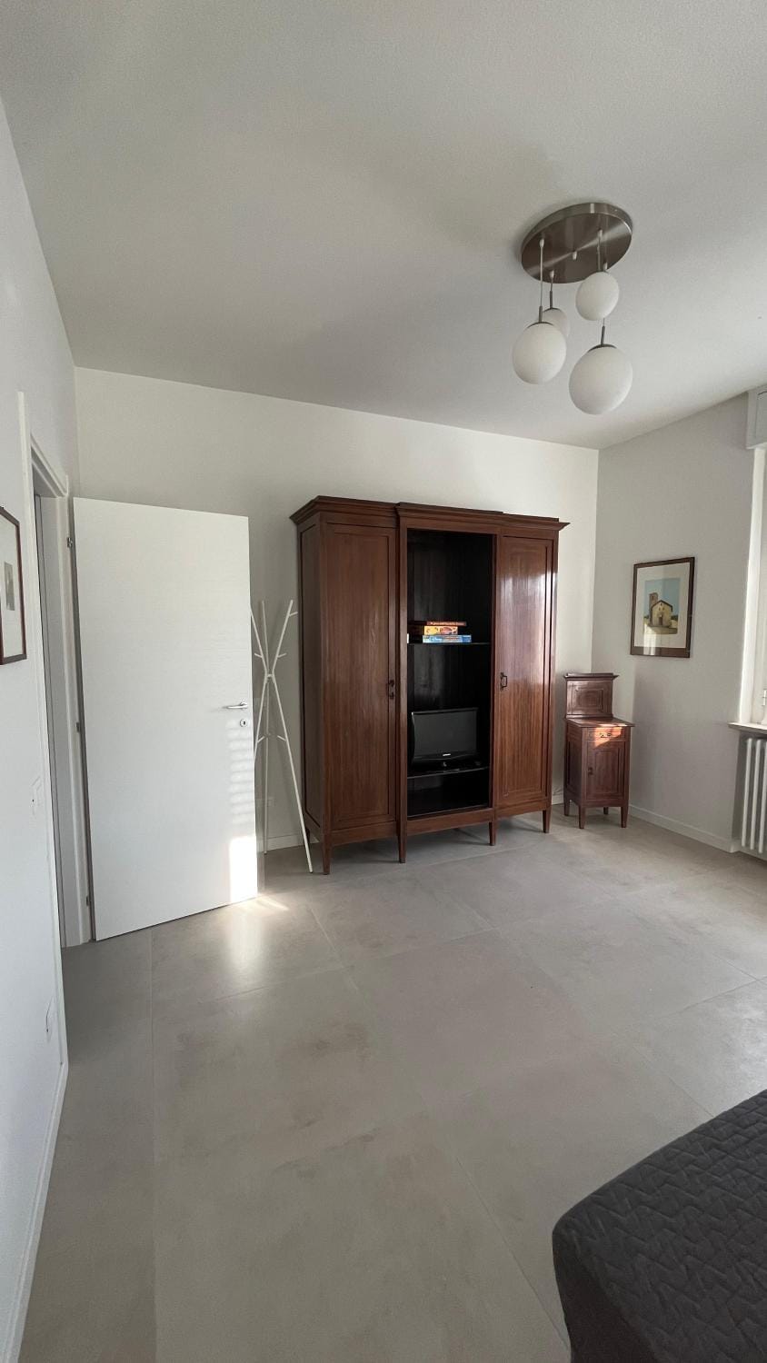 TV and multimedia, Living room, Seating area, wardrobe