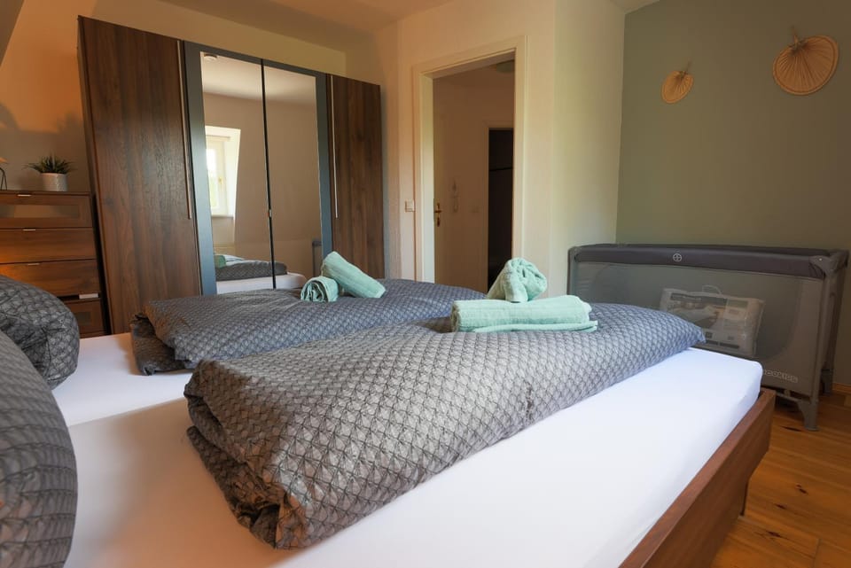 Bed, Bedroom, cot