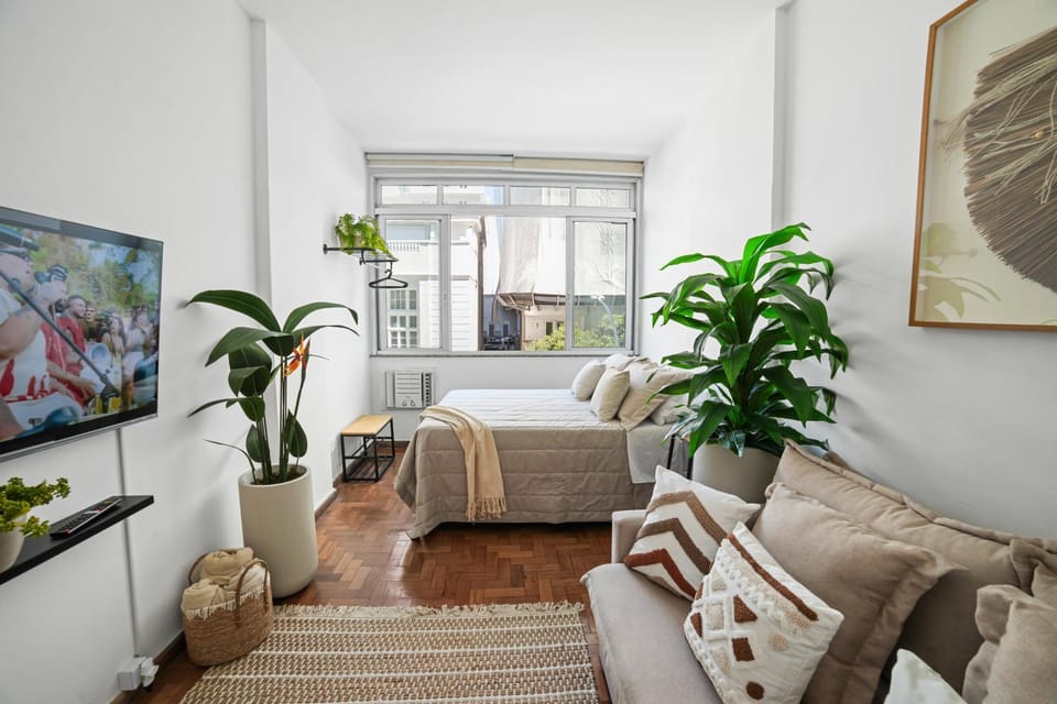 Bed, TV and multimedia, Living room, Photo of the whole room, Bedroom