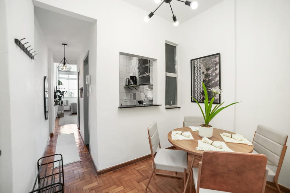 Kitchen or kitchenette, Seating area