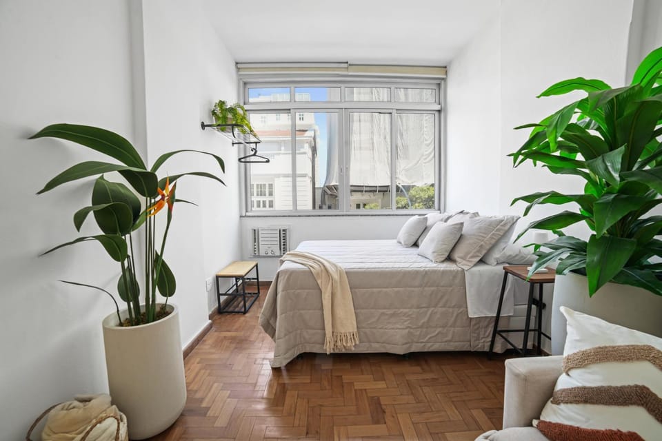 Bed, Living room, Bedroom