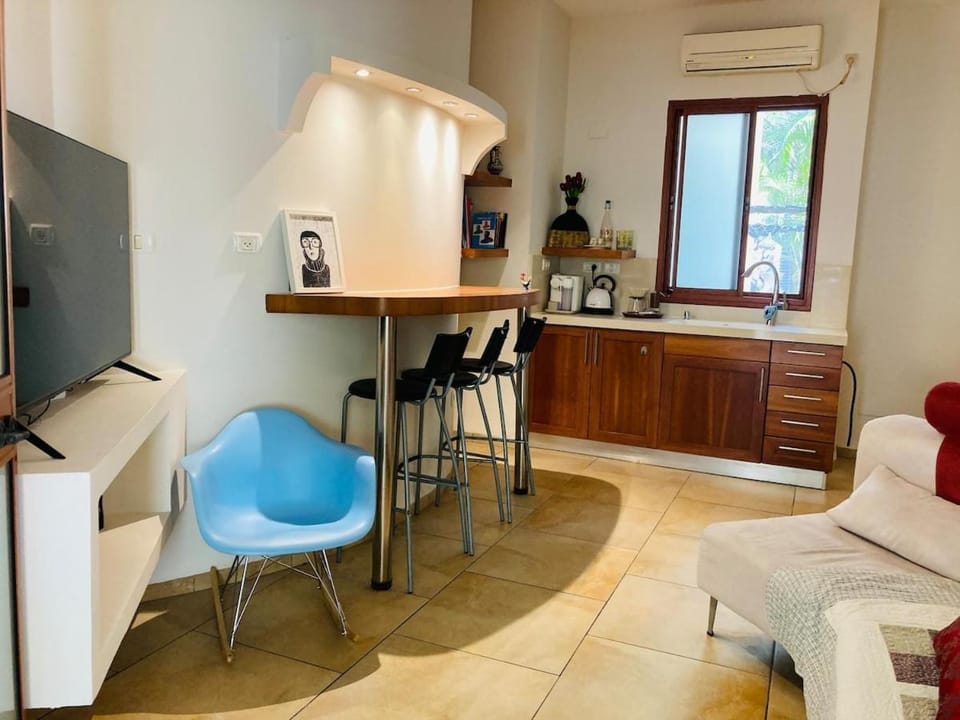 TV and multimedia, Kitchen or kitchenette, Living room, Seating area, Dining area