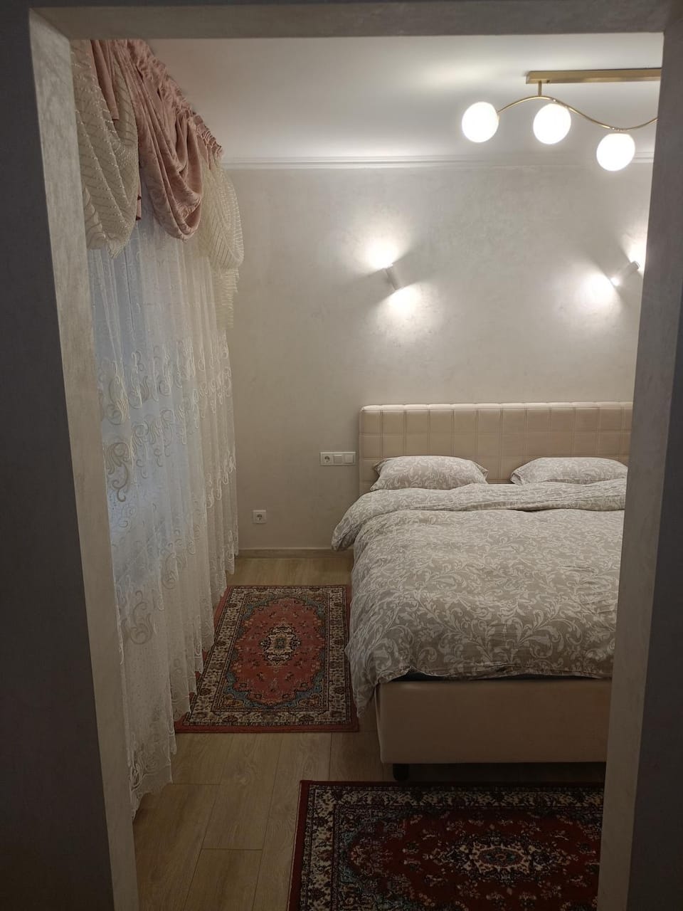 Bed, Photo of the whole room, towels