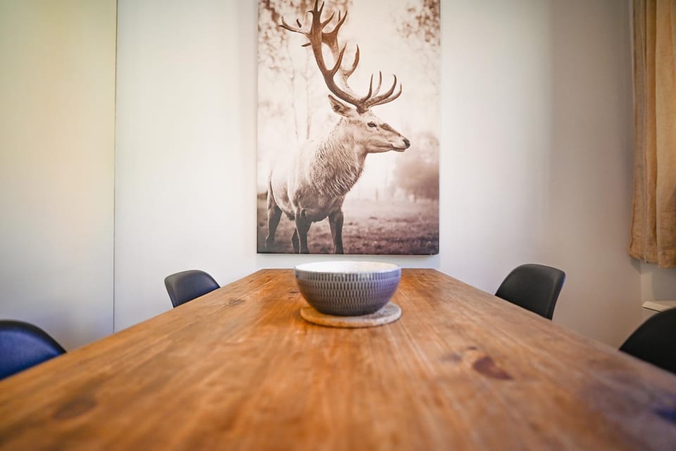Decorative detail, Dining area