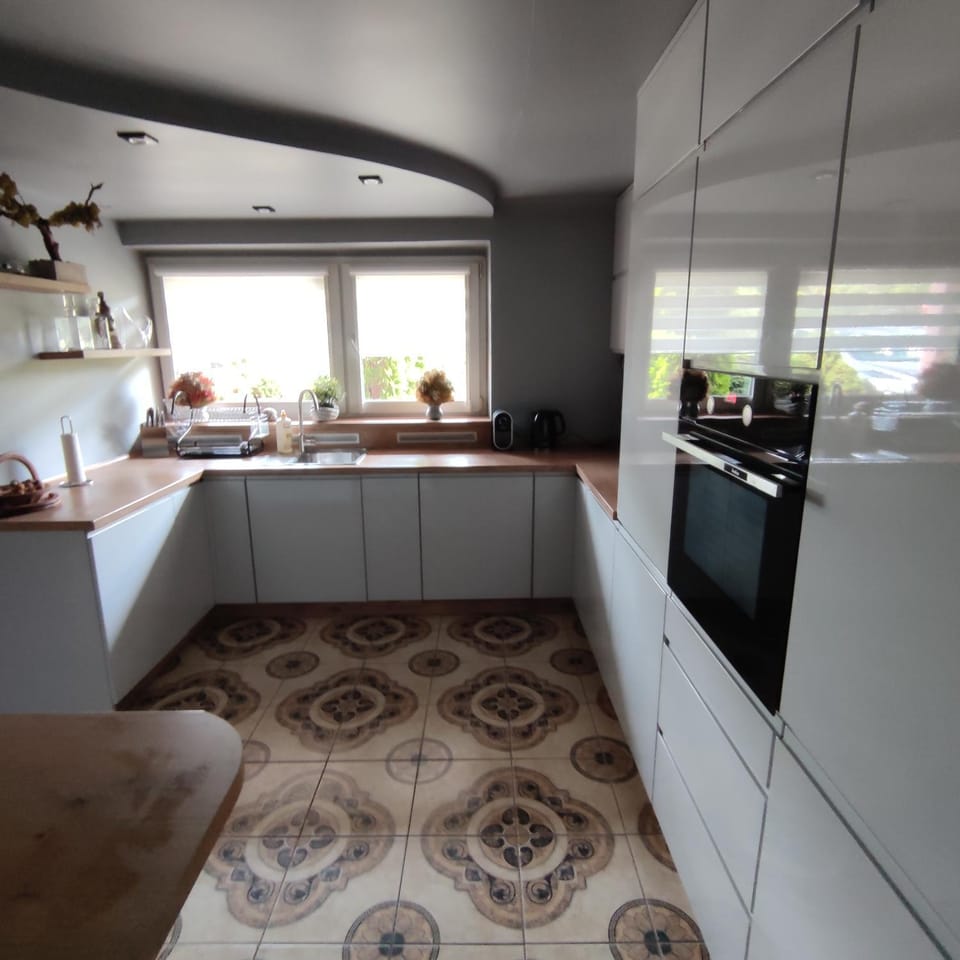 Kitchen or kitchenette, oven, stove