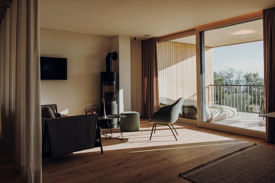 Natural landscape, TV and multimedia, View (from property/room), Balcony/Terrace, Living room, Photo of the whole room, Seating area, Evening entertainment