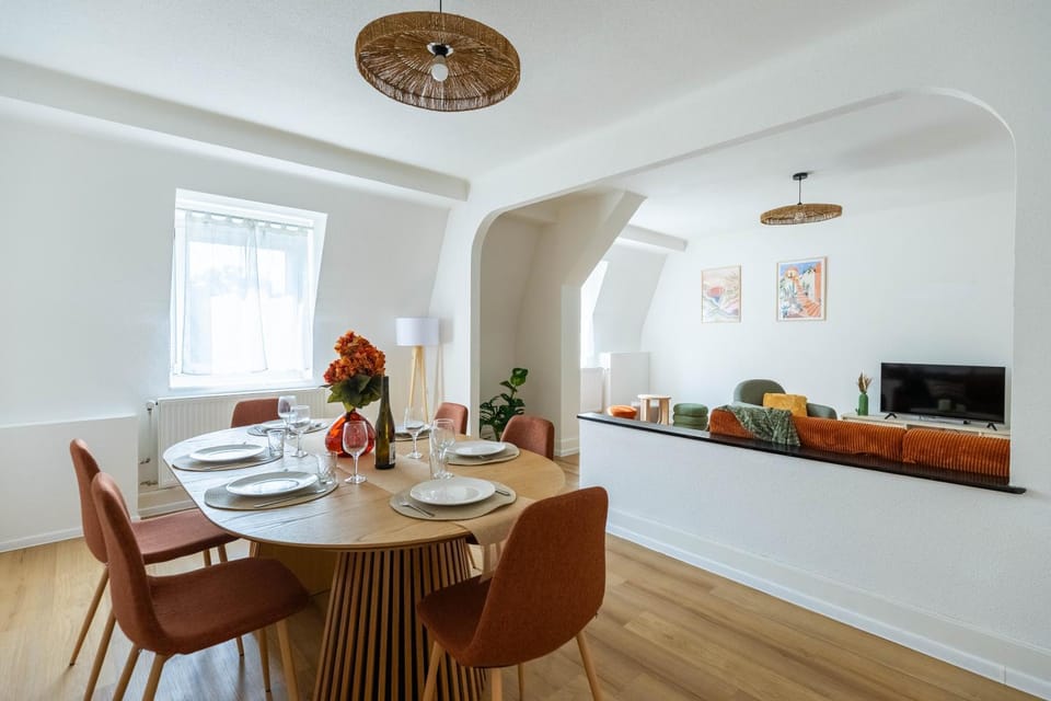 TV and multimedia, Living room, Dining area