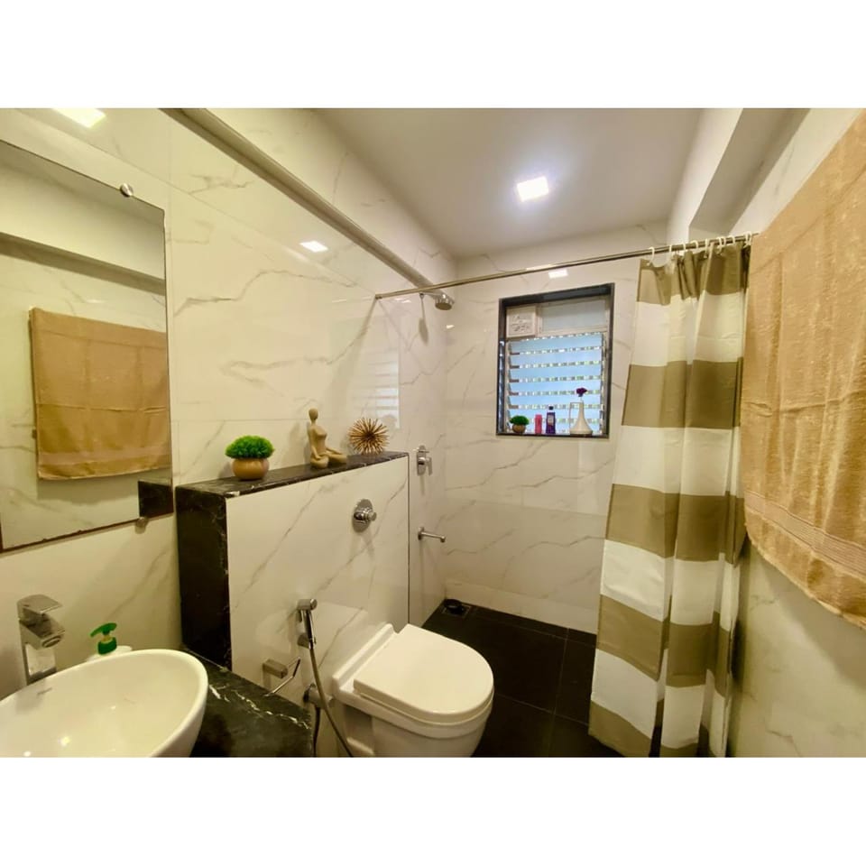 Shower, Toilet, Bathroom, bidet, towels