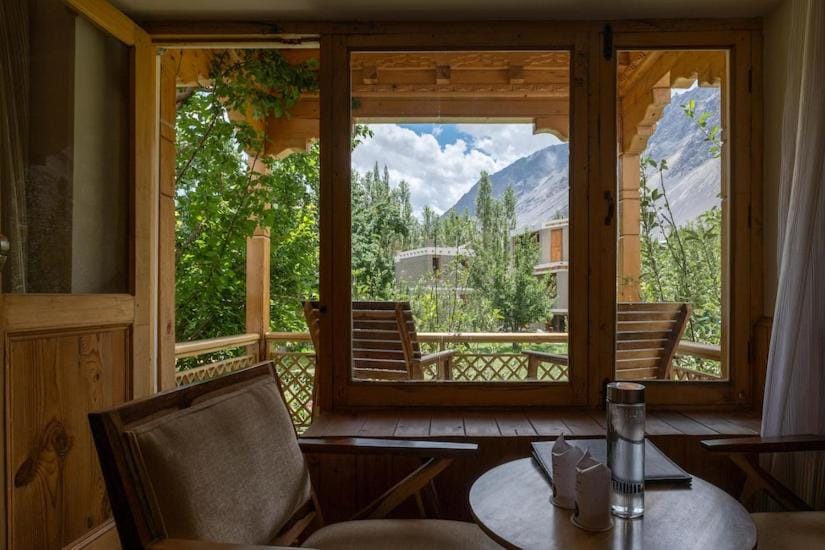 Natural landscape, Balcony/Terrace, Seating area