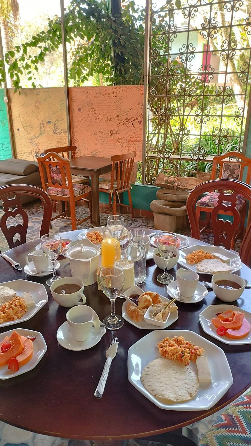 Restaurant/places to eat, Food and drinks, Food, Breakfast, Lunch, Dinner, Drinks