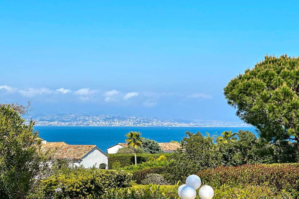 Azure Villa 14 Guests - Heart of Cap d’Antibes Villa in Antibes