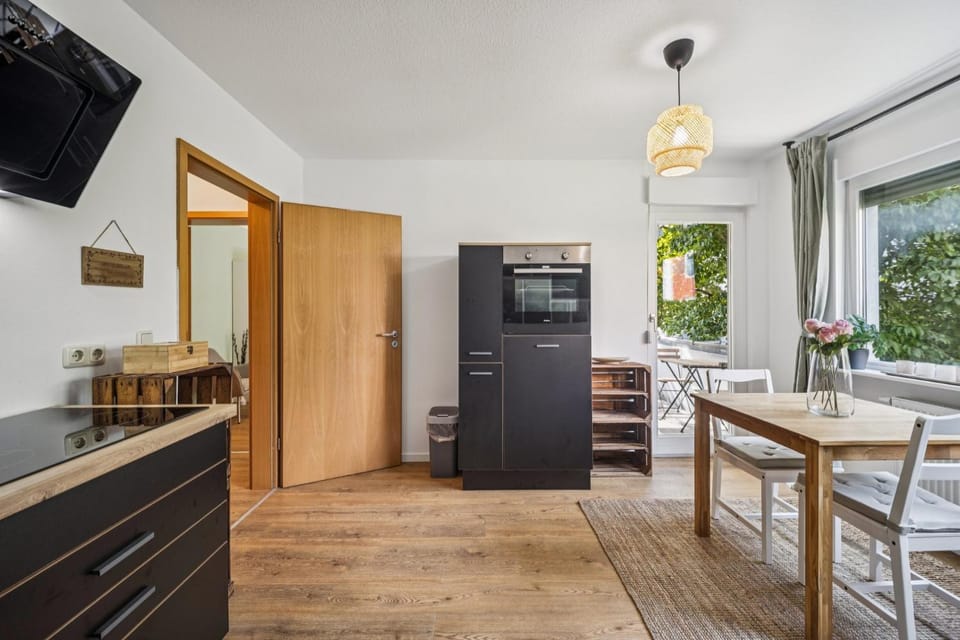 Kitchen or kitchenette, Dining area, oven, stove