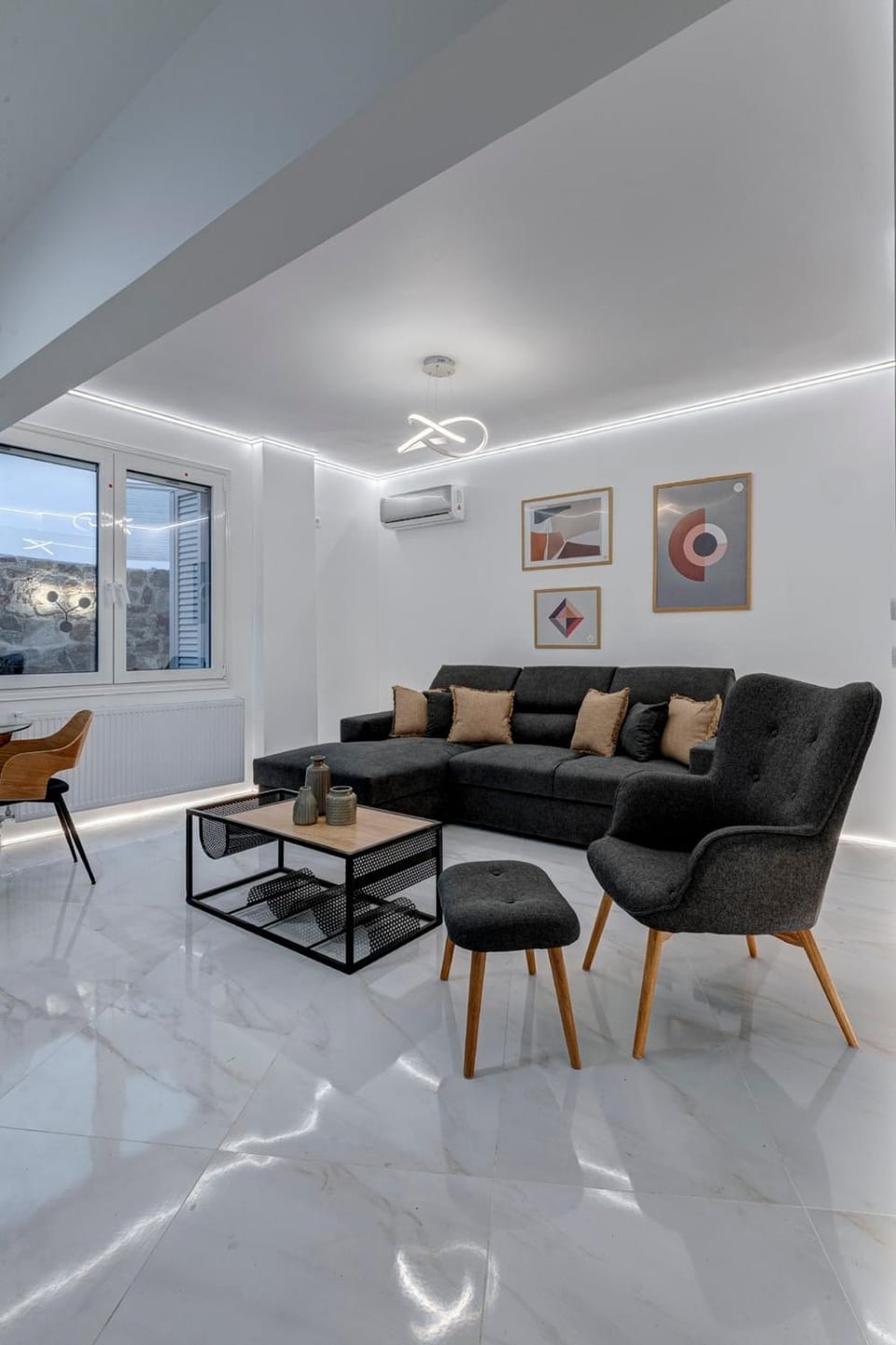 Living room, Seating area