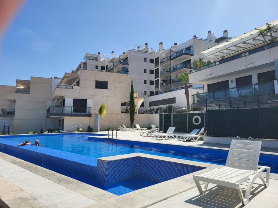 Property building, Pool view, Swimming pool, Swimming pool, sunbed