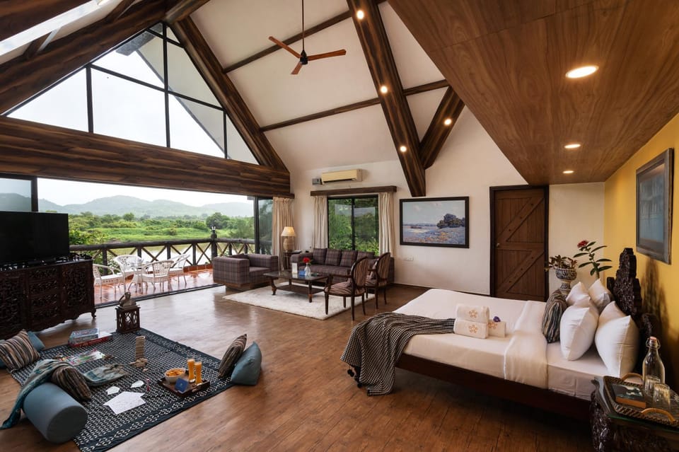 Communal lounge/ TV room, TV and multimedia, View (from property/room), Balcony/Terrace, Seating area, Evening entertainment