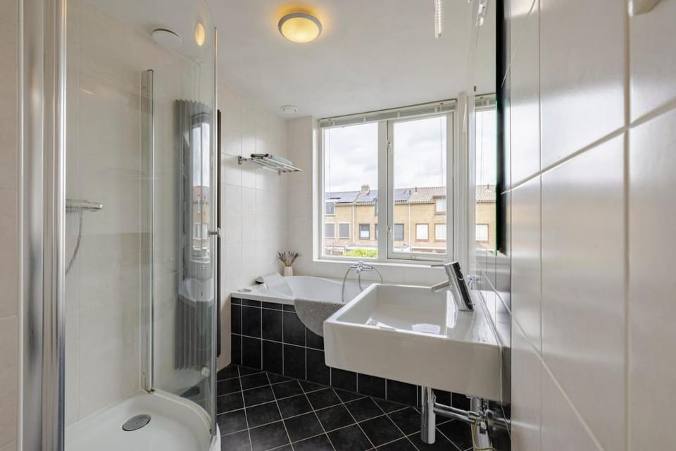 Shower, Bath