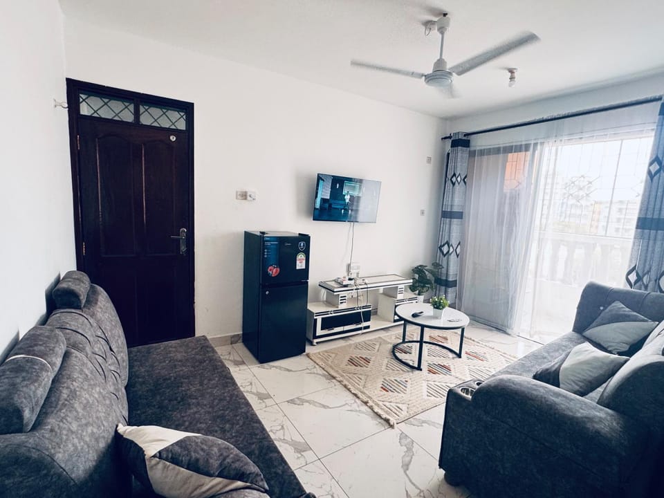 Communal lounge/ TV room, TV and multimedia, Living room