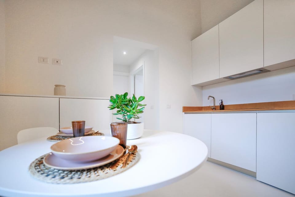 Coffee/tea facilities, Food and drinks, Dining area