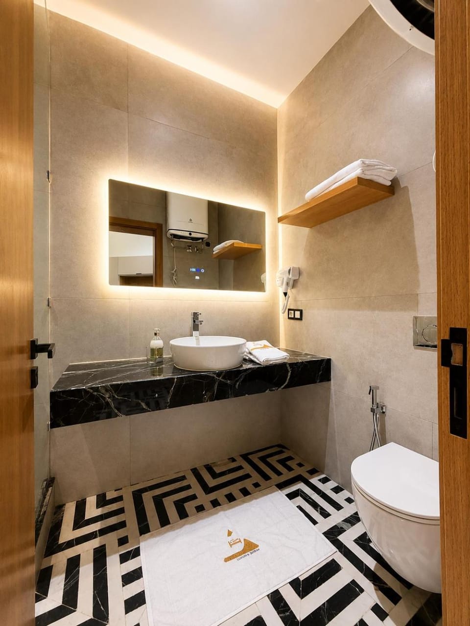 Toilet, Bathroom, towels