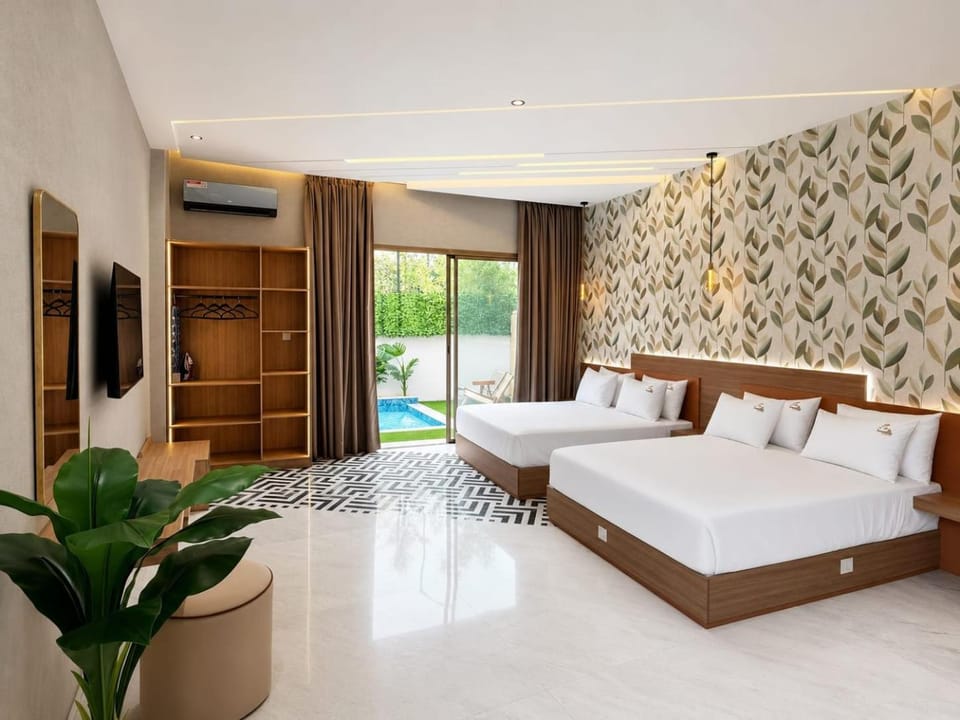 Bed, TV and multimedia, Photo of the whole room, Bedroom