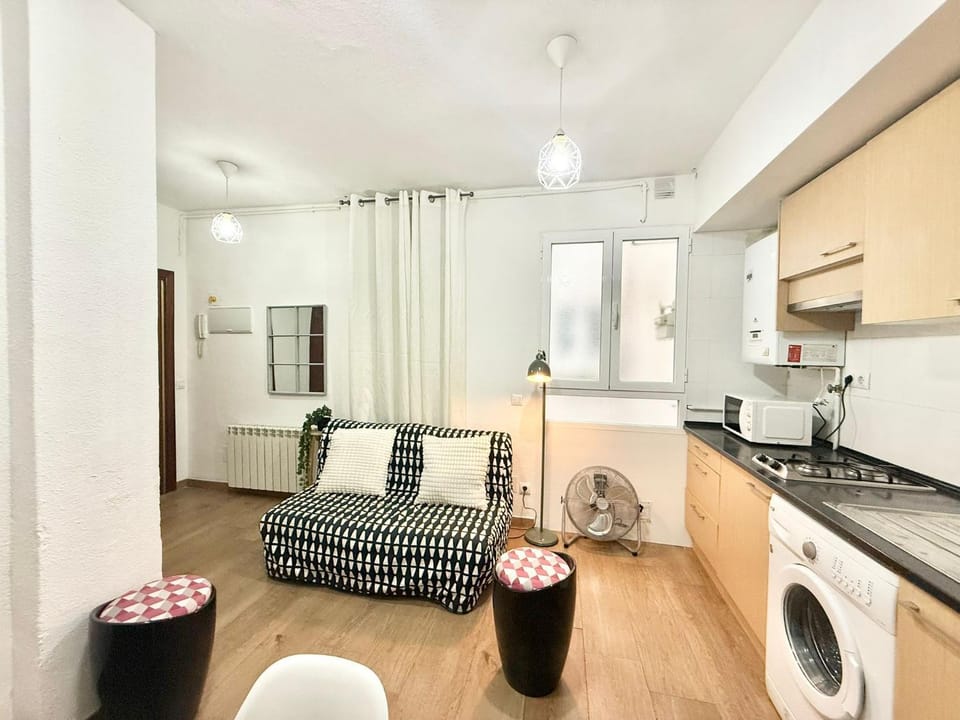 Metro Anton Martin 01 AMCH Hospedaje Apartment in Centro