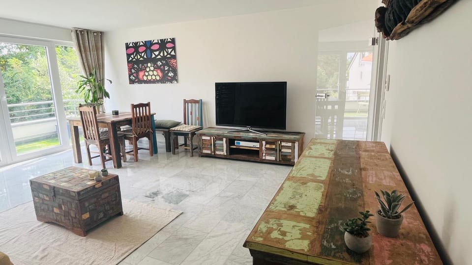 Communal lounge/ TV room, TV and multimedia, Living room