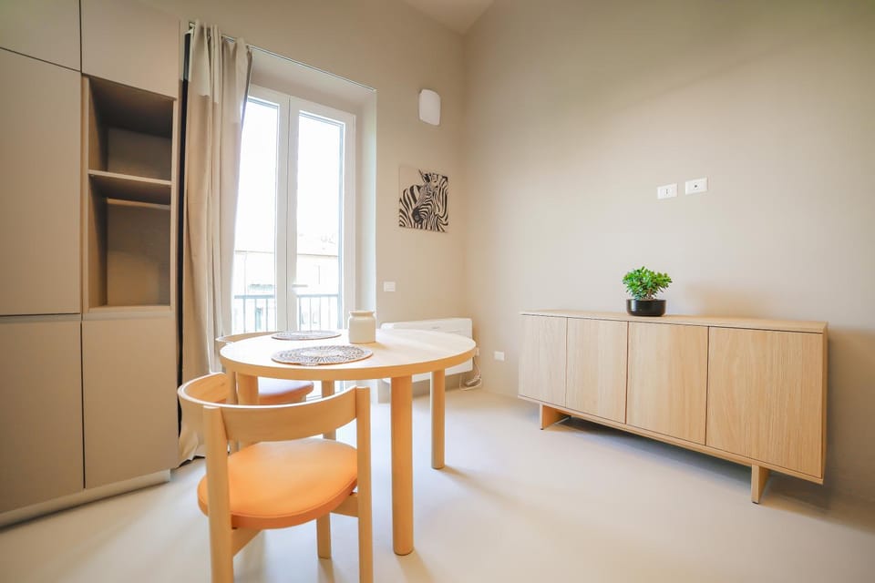 Kitchen or kitchenette, Living room, Seating area, Dining area