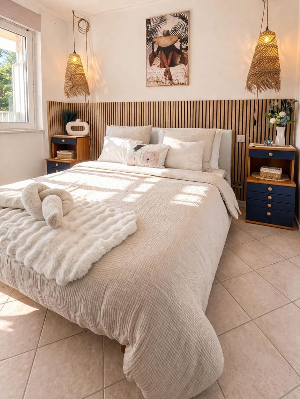 Bed, Photo of the whole room, Bedroom