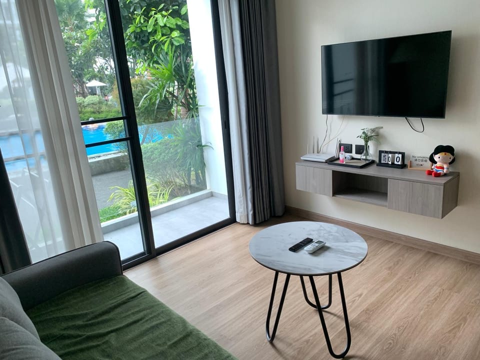 Chiang Mai A Luxury Community The one pool view facing the super large swimming pool community Apartment in Chiang Mai