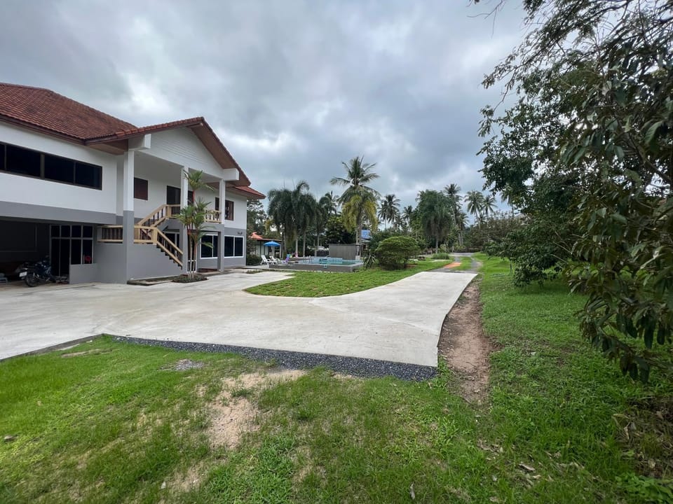 Property building, Day, Natural landscape, Location
