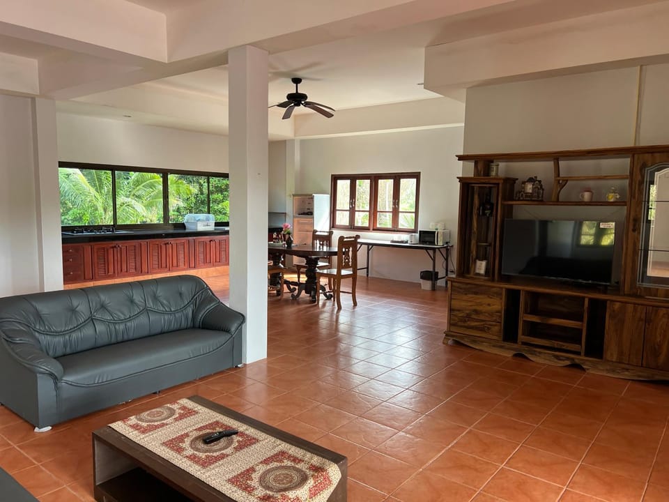 TV and multimedia, Living room, Dining area