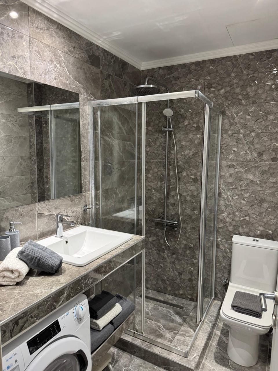 Inu # Wait Fresh and New Apartment in Thessaloniki