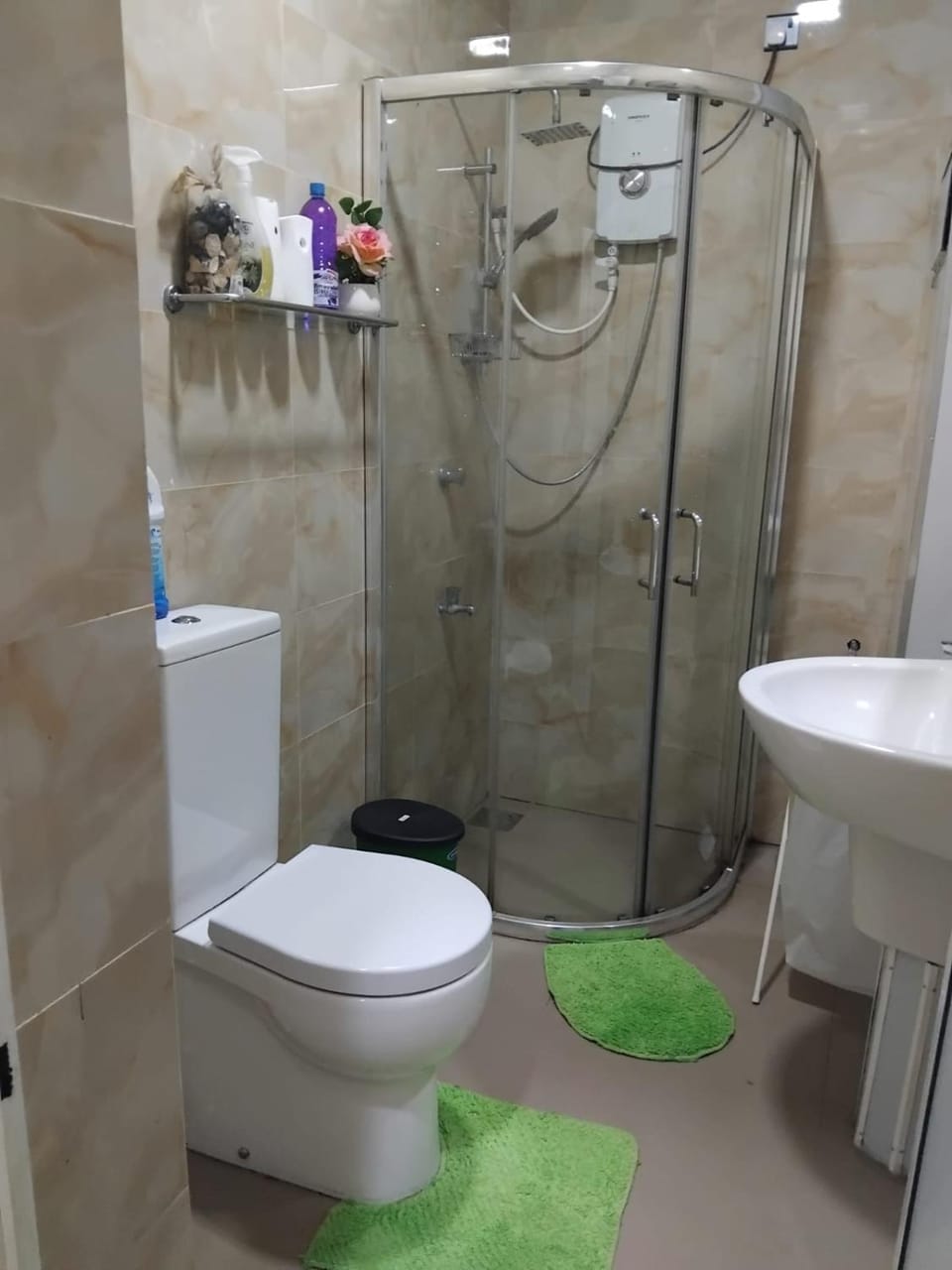 Shower, Toilet, Bathroom, towels