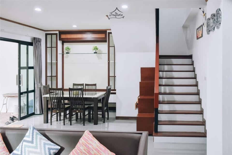 Property building, Seating area, Dining area