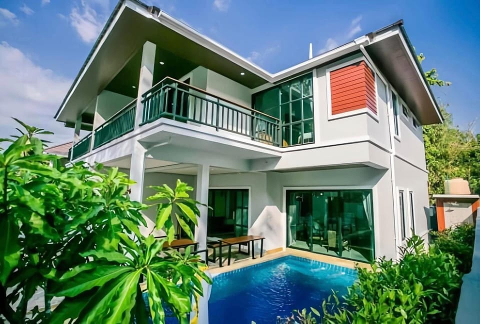Property building, Patio, Day, Garden, View (from property/room), Balcony/Terrace, Garden view, Pool view, Swimming pool, sunbed
